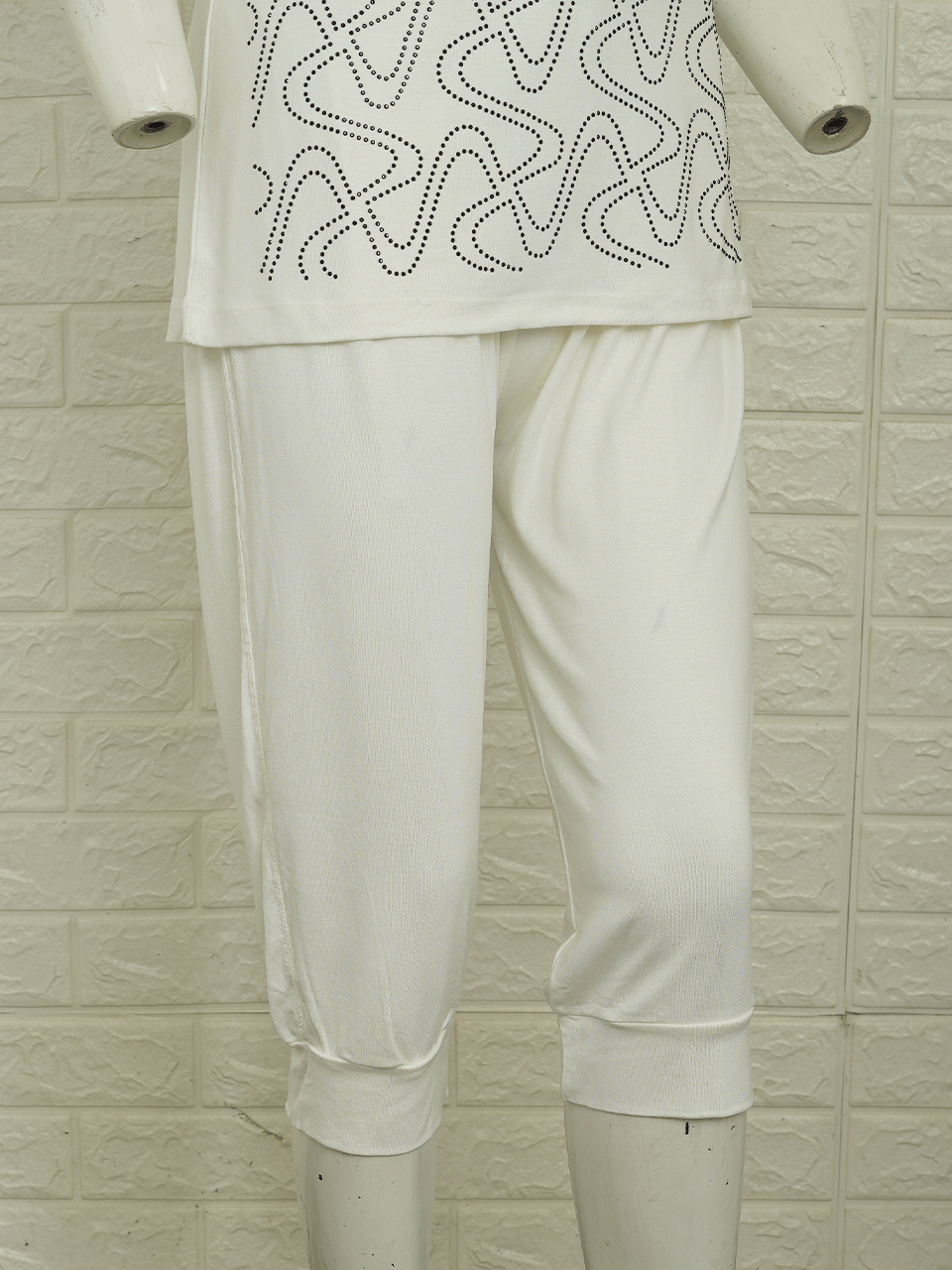 ست زنانه تاپ شلوارک ویسکوز سنگکاری سفید BD6240